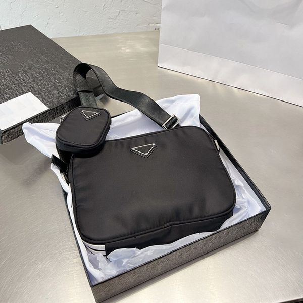 winter 2022 chic shoulder bag co-branded luxury designer handbag cross-body purse for men and women canvas zipper black large volume messeng
winter 2022 chic shoulder bag co-branded luxury designer handbag cross-body purse for men and women canvas zipper black large volume messeng