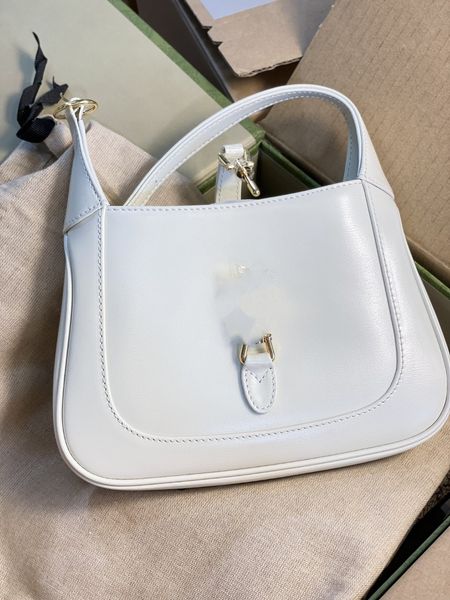 White Leather Womens Shoulder Bag Underarm Bill of Lading Shoulder Slung European and American Explosive Gold Hardware
White Leather Womens Shoulder Bag Underarm Bill of Lading Shoulder Slung European and American Explosive Gold Hardware