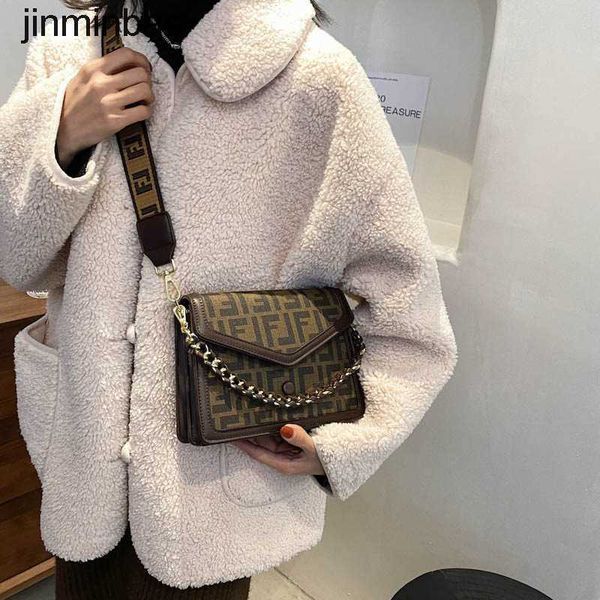tote bag factory wholesale and retail fashion trend of korean dign one shoulder cross body women's new style simple foreign chain small
tote bag factory wholesale and retail fashion trend of korean dign one shoulder cross body women's new style simple foreign chain small