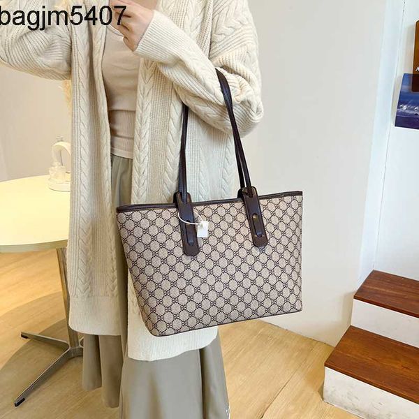 design bag factory wholesale and retail 2023 new women's bag fashion versatile shoulder large capacity portable tote
design bag factory wholesale and retail 2023 new women's bag fashion versatile shoulder large capacity portable tote