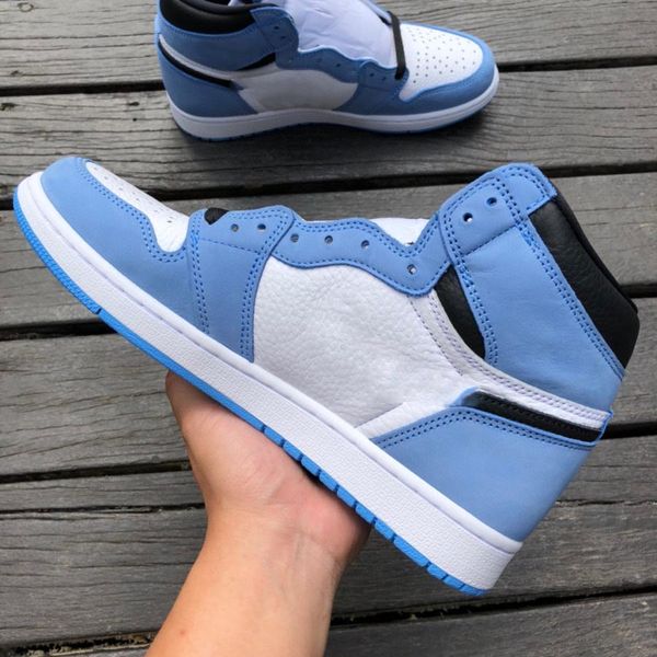 2023 authentic 1 high og university blue shoes white leather blue suede men women sports sneakers with original box 555088-134
2023 authentic 1 high og university blue shoes white leather blue suede men women sports sneakers with original box 555088-134