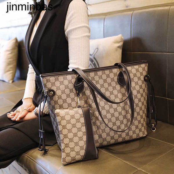 tote bag factory wholesale and retail 2023 new style ladi' hand commuting soft leather large capacity tote pvc embossed single shoulder
tote bag factory wholesale and retail 2023 new style ladi' hand commuting soft leather large capacity tote pvc embossed single shoulder