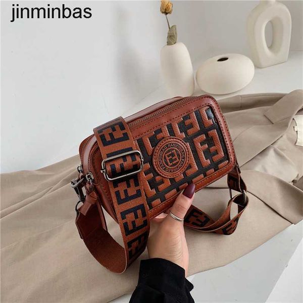 tote bag factory wholesale and retail indentation spring new wide shoulder strap msenger single leisure small square korean versatile camera
tote bag factory wholesale and retail indentation spring new wide shoulder strap msenger single leisure small square korean versatile camera