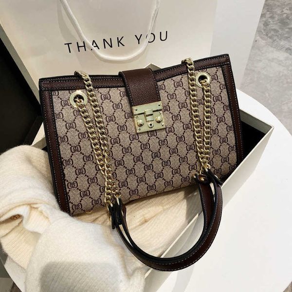 design bag factory wholesale and retail 2023 early autumn new style live fashion women's bag high sense tote large inside handheld one
design bag factory wholesale and retail 2023 early autumn new style live fashion women's bag high sense tote large inside handheld one