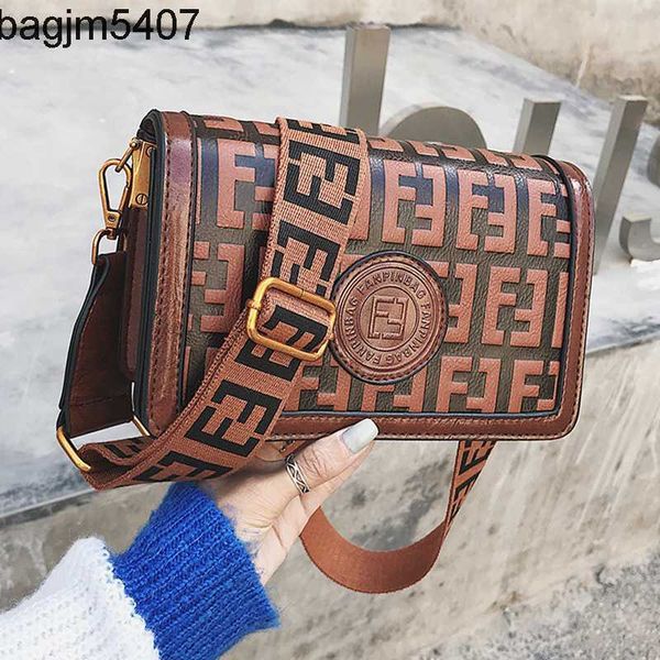 design bag factory wholesale and retail broadband small women's s new trendy square korean fashion net red single shoulder msenger
design bag factory wholesale and retail broadband small women's s new trendy square korean fashion net red single shoulder msenger