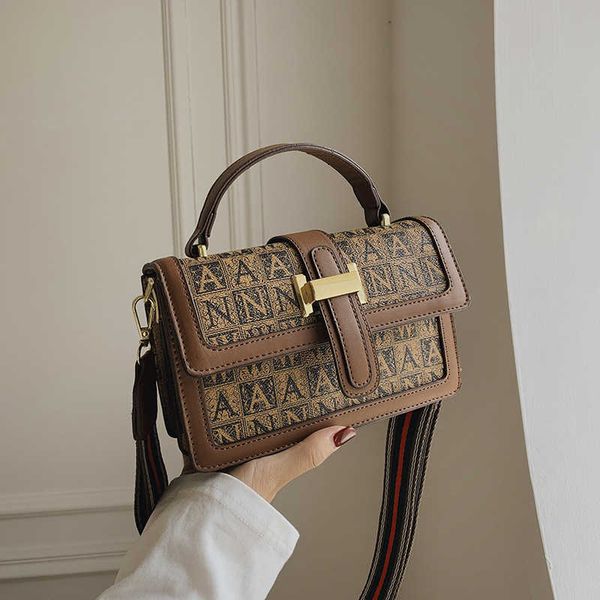 design bag factory wholesale and retail printed letters hand-held small square 2023 autumn new trend wide shoulder strap single shoulder mse
design bag factory wholesale and retail printed letters hand-held small square 2023 autumn new trend wide shoulder strap single shoulder mse