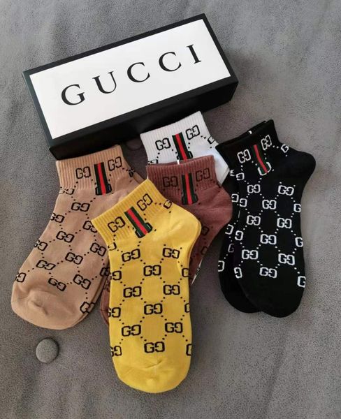 stylish sport socks with street-style striped sport basketball men and ms 5 / lot, Black
stylish sport socks with street-style striped sport basketball men and ms 5 / lot, Black
