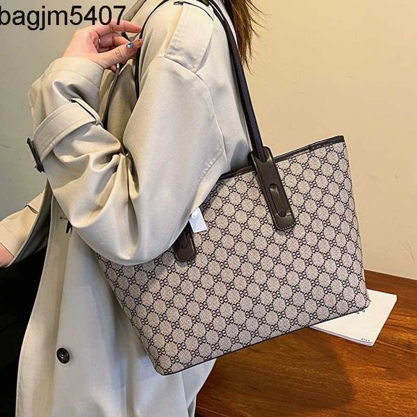 design bag factory wholesale and retail large capacity 2023 autumn winter new women's versatile shoulder college student class tote
design bag factory wholesale and retail large capacity 2023 autumn winter new women's versatile shoulder college student class tote