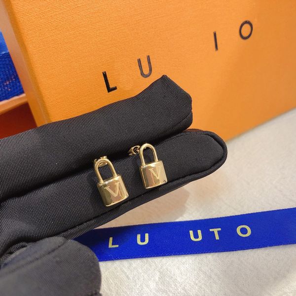 18k gold-plated earrings charm earring design fashionable letters for women earrings luxury designer jewelry locks couples family gifts pack, Golden
18k gold-plated earrings charm earring design fashionable letters for women earrings luxury designer jewelry locks couples family gifts pack, Golden