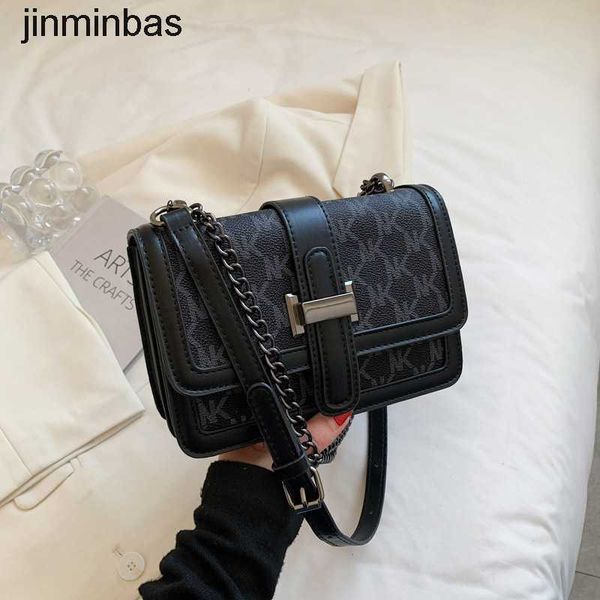 tote bag factory wholesale and retail fashion printed letter women's new chain small square casual shoulder msenger
tote bag factory wholesale and retail fashion printed letter women's new chain small square casual shoulder msenger