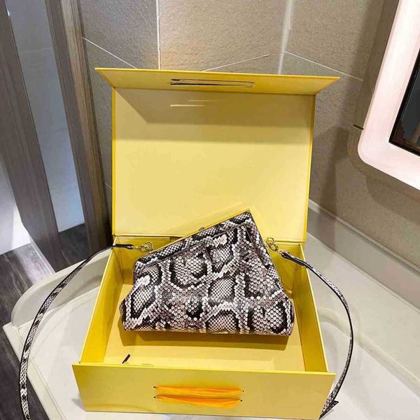 evening bags shoulder bags women leather crossbody travel handbag fashion simple wallet messenger ladies cross body purses well-known brand
evening bags shoulder bags women leather crossbody travel handbag fashion simple wallet messenger ladies cross body purses well-known brand
