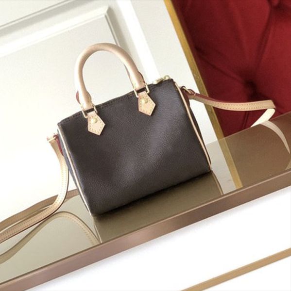 wholesale cowhide handbag leather shoulder bag chain purse fashion wave chain presbyopic card holder evening bag messenger women baobao
wholesale cowhide handbag leather shoulder bag chain purse fashion wave chain presbyopic card holder evening bag messenger women baobao