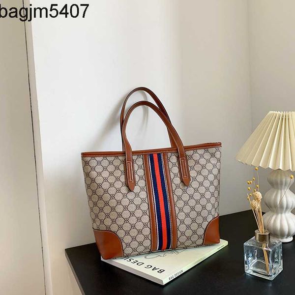 design bag factory wholesale and retail large capacity for women in autumn winter new fashion versatile high-end shoulder simple portable to
design bag factory wholesale and retail large capacity for women in autumn winter new fashion versatile high-end shoulder simple portable to