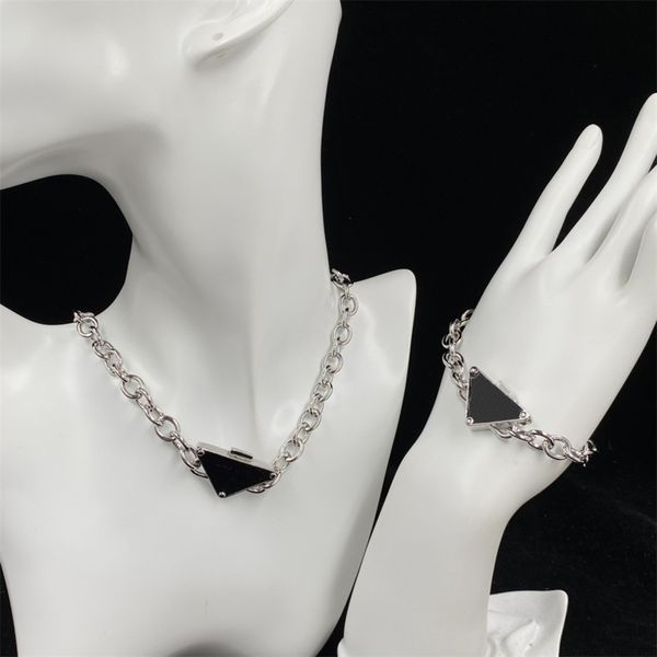 designer triangle pendant necklace luxury jewelry designers womens bracelet hoop necklace women mens fashion brand jewelrys, Golden;silver
designer triangle pendant necklace luxury jewelry designers womens bracelet hoop necklace women mens fashion brand jewelrys, Golden;silver