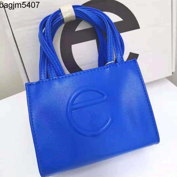design bag factory wholesale and retail women's new one shoulder portable small square simple fashion trend
design bag factory wholesale and retail women's new one shoulder portable small square simple fashion trend