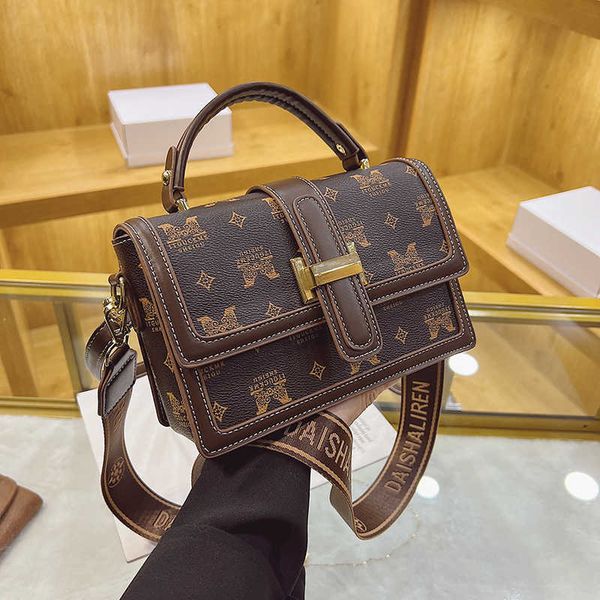 design bag factory wholesale and retail bag women 2023 new korean letter printing shoulder b84
design bag factory wholesale and retail bag women 2023 new korean letter printing shoulder b84