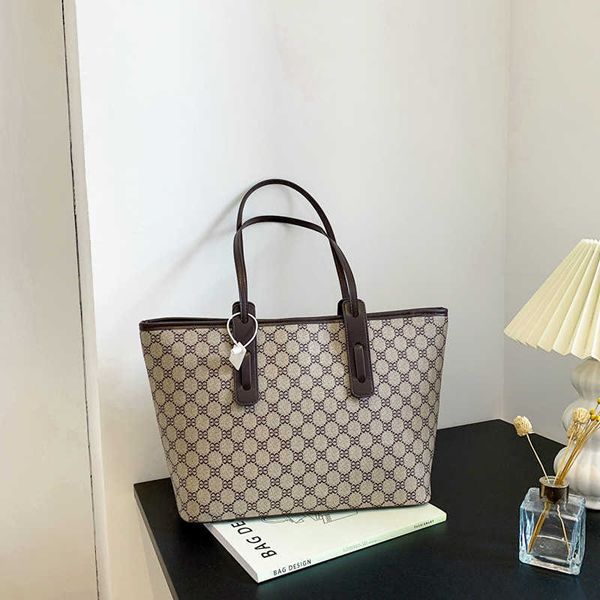 design bag factory wholesale and retail high sense printed tote for women 2023 new high-capacity autumn winter fashionable shoulder
design bag factory wholesale and retail high sense printed tote for women 2023 new high-capacity autumn winter fashionable shoulder