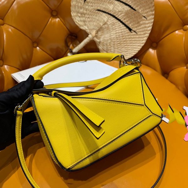 bill of lading shoulder geometric bag yellow messenger bag european and american classic retro gold hardware
bill of lading shoulder geometric bag yellow messenger bag european and american classic retro gold hardware