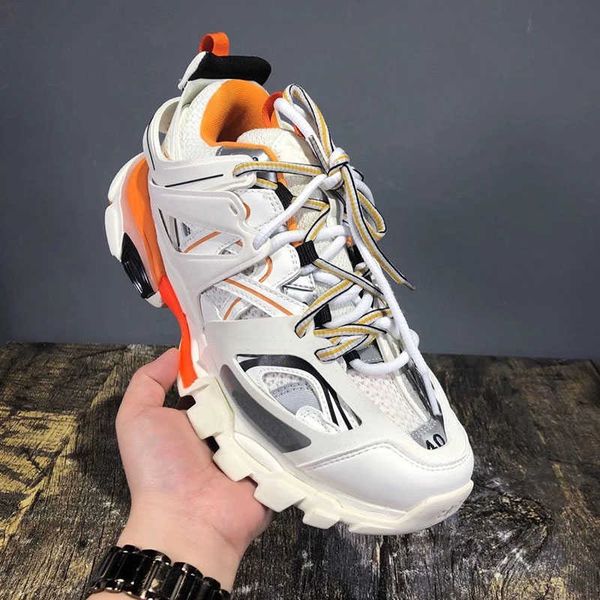 2022 casual shoes triple s track 3.0 sneakers transparent nitrogen crystal outsole running shoes mens womens trainers black white g
2022 casual shoes triple s track 3.0 sneakers transparent nitrogen crystal outsole running shoes mens womens trainers black white g