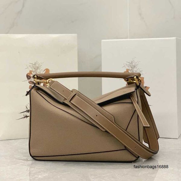 designers shoulder bag adopt imported bead calfskin unique tailoring is used fashion bags 160990 match plain grain splicing the whole 2022
designers shoulder bag adopt imported bead calfskin unique tailoring is used fashion bags 160990 match plain grain splicing the whole 2022