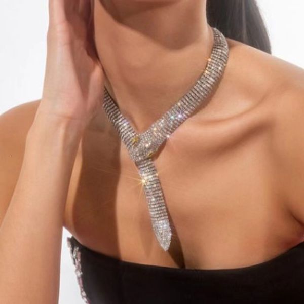 chokers personality wave necklace snake design choker for women banquet neck jewelry gift 221130, Golden;silver
chokers personality wave necklace snake design choker for women banquet neck jewelry gift 221130, Golden;silver