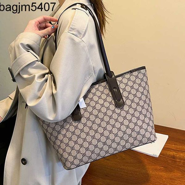 design bag factory wholesale and retail large capacity tote bag 2023 new fashion red women's autumn winter dign style shoulder
design bag factory wholesale and retail large capacity tote bag 2023 new fashion red women's autumn winter dign style shoulder