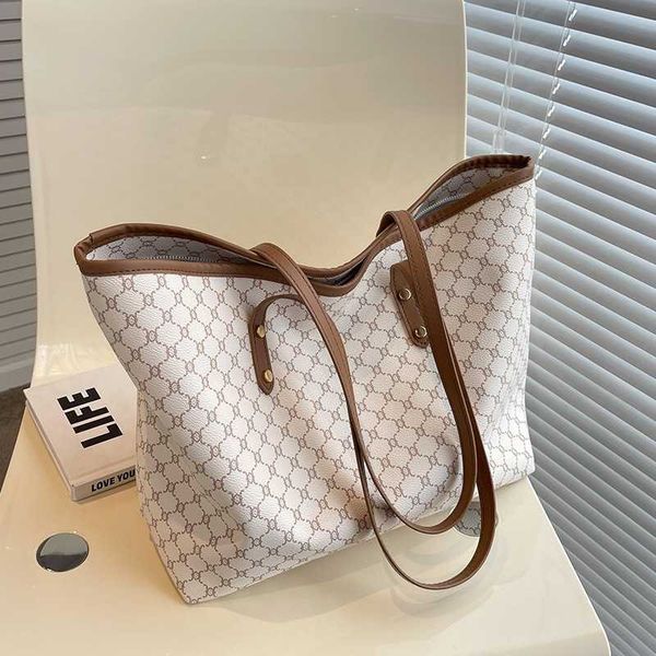 design bag factory wholesale and retail 2023 new texture fashion girl shoulder bag large capacity simple one portable tote
design bag factory wholesale and retail 2023 new texture fashion girl shoulder bag large capacity simple one portable tote