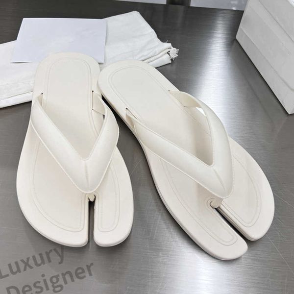 luxury designer summer new leather rubber flat toe clipped herringbone slippers wear women's split shoes fashionable and comfortable 22, Black
luxury designer summer new leather rubber flat toe clipped herringbone slippers wear women's split shoes fashionable and comfortable 22, Black