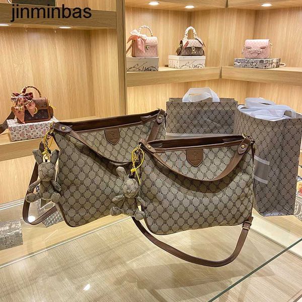 tote bag factory wholesale and retail korean classic fashion tote simple armpit single shoulder msenger large capacity female commuter bag
tote bag factory wholesale and retail korean classic fashion tote simple armpit single shoulder msenger large capacity female commuter bag