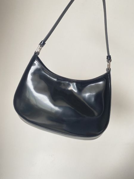 white nbright patent leather silver hardware shoulder bag for women fashion designer handbag oman
white nbright patent leather silver hardware shoulder bag for women fashion designer handbag oman