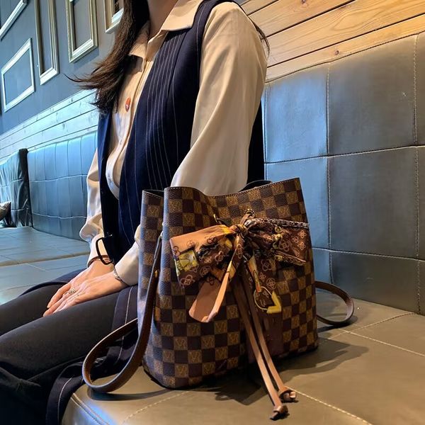 2022 lvs wallet designer one shoulder handbag women's fashion new fashion black pu leather small crossbody bag
2022 lvs wallet designer one shoulder handbag women's fashion new fashion black pu leather small crossbody bag