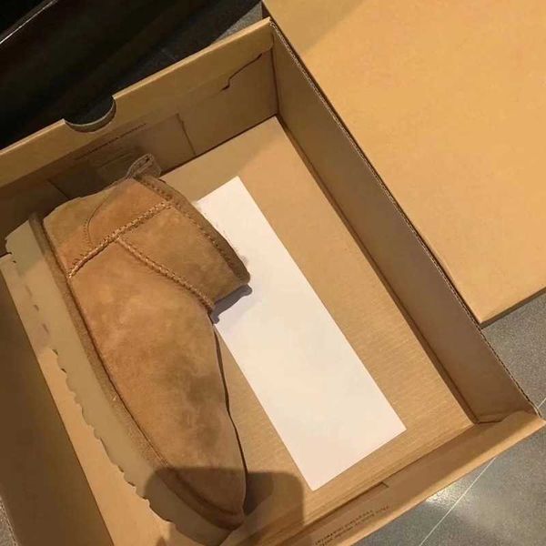 brand casual shoes designer design snow boots short tube thickened and mini winter warm wool integrated size 35-40, Black
brand casual shoes designer design snow boots short tube thickened and mini winter warm wool integrated size 35-40, Black