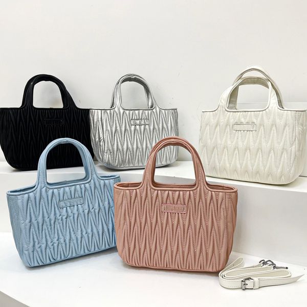 2022 r bag new suede fold basket tote purse luxury fashion girl handbag diagonal cross and box
2022 r bag new suede fold basket tote purse luxury fashion girl handbag diagonal cross and box