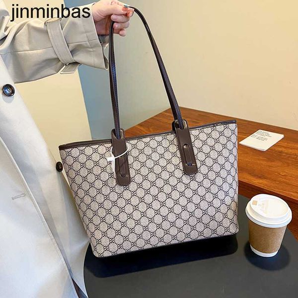 tote bag factory wholesale and retail large capacity women's autumn 2023 fashionable shoulder personality texture tote
tote bag factory wholesale and retail large capacity women's autumn 2023 fashionable shoulder personality texture tote