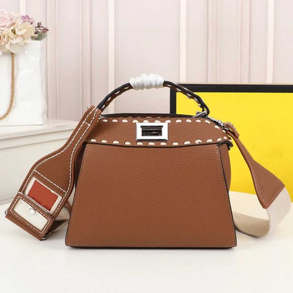 design diagonal shoulder bag retro solid color hand-stitched large capacity leather portable ladies new fashion multifunctional mother and d
design diagonal shoulder bag retro solid color hand-stitched large capacity leather portable ladies new fashion multifunctional mother and d
