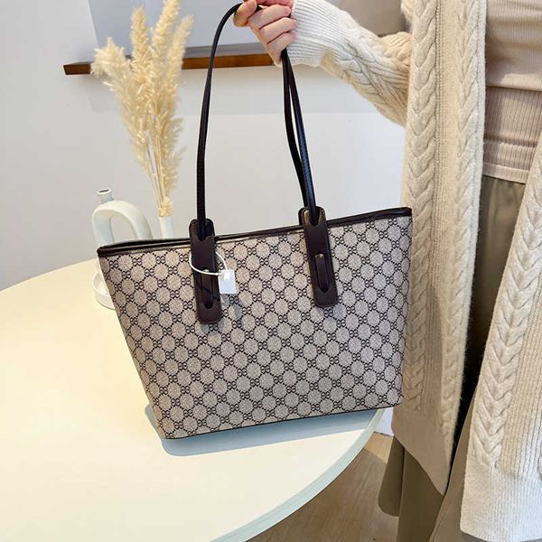design bag factory wholesale and retail autumn winter printed large for women 2023 new capacity color contrast single shoulder class
design bag factory wholesale and retail autumn winter printed large for women 2023 new capacity color contrast single shoulder class
