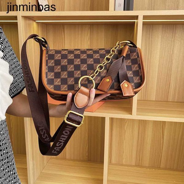 tote bag factory wholesale and retail live generation 2023 new fashion saddle printed one shoulder msenger square lattice mother daughter ha
tote bag factory wholesale and retail live generation 2023 new fashion saddle printed one shoulder msenger square lattice mother daughter ha