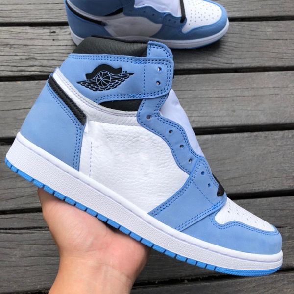 authentic 1 high og university blue shoes white leather blue suede men women sports sneakers with original box 555088-134
authentic 1 high og university blue shoes white leather blue suede men women sports sneakers with original box 555088-134