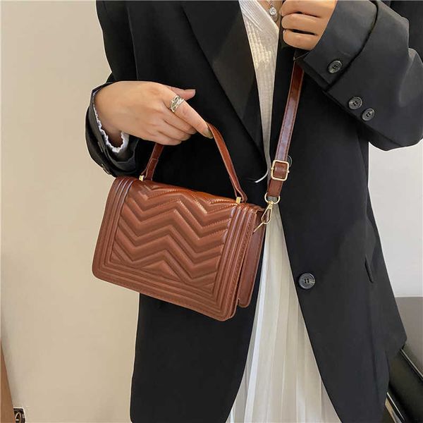 design bag factory wholesale and retail fashionable high-end women's fashionable simple popular one shoulder small square
design bag factory wholesale and retail fashionable high-end women's fashionable simple popular one shoulder small square