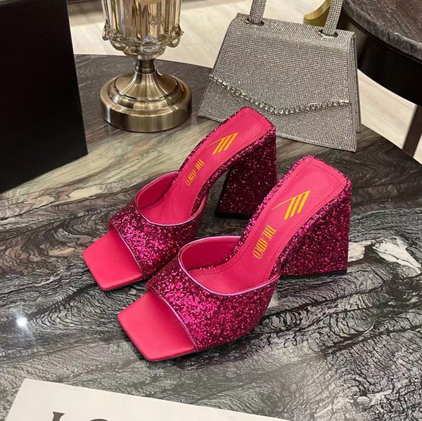 glitter the attico pink slippers slides shoe 105mm thick heel mules shoes open toes women's luxury designer sandals party shoes
glitter the attico pink slippers slides shoe 105mm thick heel mules shoes open toes women's luxury designer sandals party shoes
