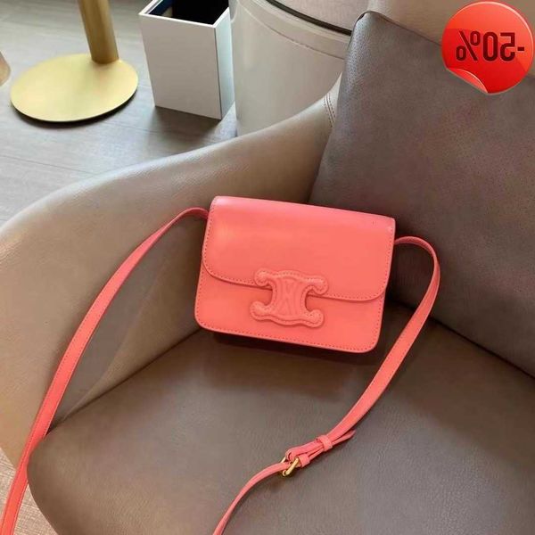 designer bag 2022 new triumphal arch candy box tofu texture cow leather one shoulder msenger small square female factory direct sale
designer bag 2022 new triumphal arch candy box tofu texture cow leather one shoulder msenger small square female factory direct sale