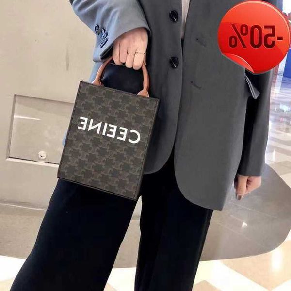 designer bag arc de triomphe leather old flower tote women's 2022 new versatile high-grade hand bill of lading shoulder piano score fac
designer bag arc de triomphe leather old flower tote women's 2022 new versatile high-grade hand bill of lading shoulder piano score fac