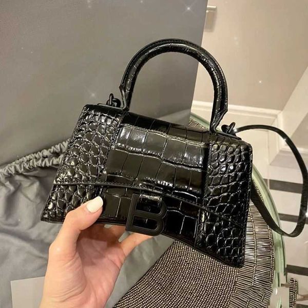 2022 hourglass handbag bags designer women small design new armpit versatile female advanced sense fashionable one shoulder cross body forei
2022 hourglass handbag bags designer women small design new armpit versatile female advanced sense fashionable one shoulder cross body forei