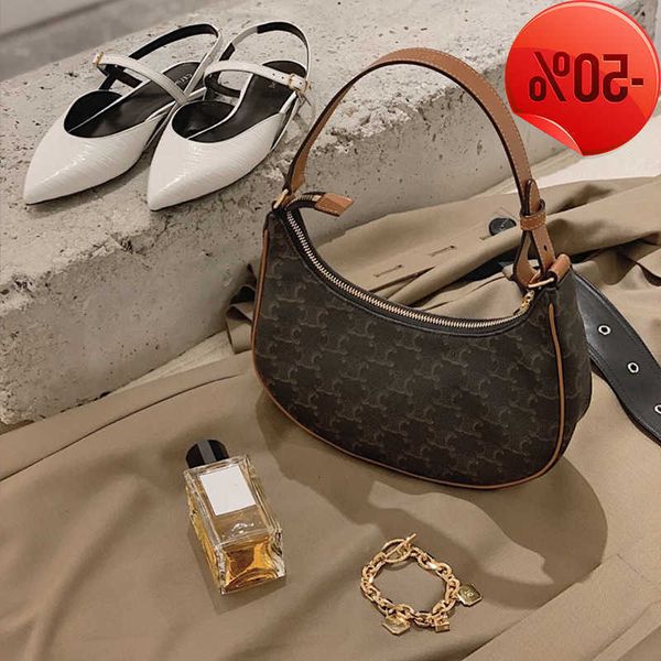 designer bag arc de triomphe crcent lisa same armpit ava old flower high sense shoulder versatile pea factory direct sale
designer bag arc de triomphe crcent lisa same armpit ava old flower high sense shoulder versatile pea factory direct sale