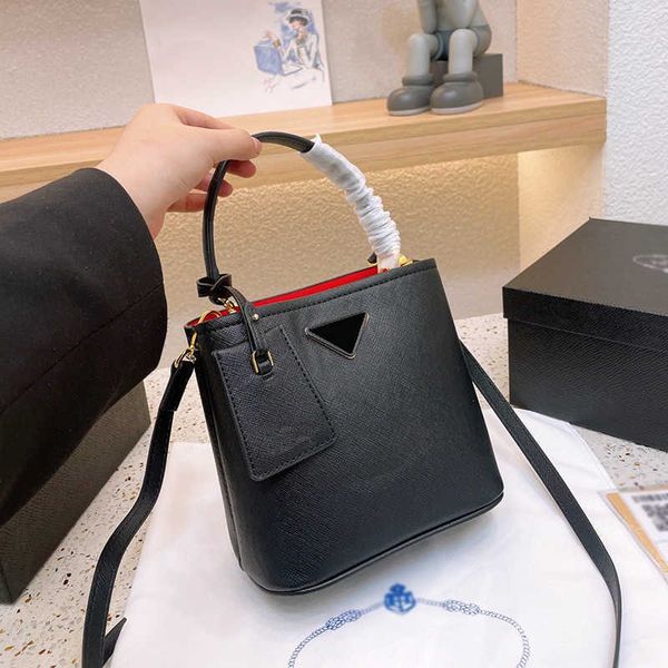 totes luxurys handbags wallet designer tote bag leather bucket bags fashion simple crossbody shoulder bags work bag purse 220929 
totes luxurys handbags wallet designer tote bag leather bucket bags fashion simple crossbody shoulder bags work bag purse 220929
