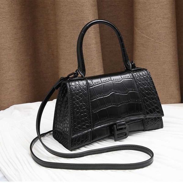 brand designer hourglass bag balenicagas tote handbags advanced women's hourglass 2022 new fashion crocodile pattern versatile portable
brand designer hourglass bag balenicagas tote handbags advanced women's hourglass 2022 new fashion crocodile pattern versatile portable