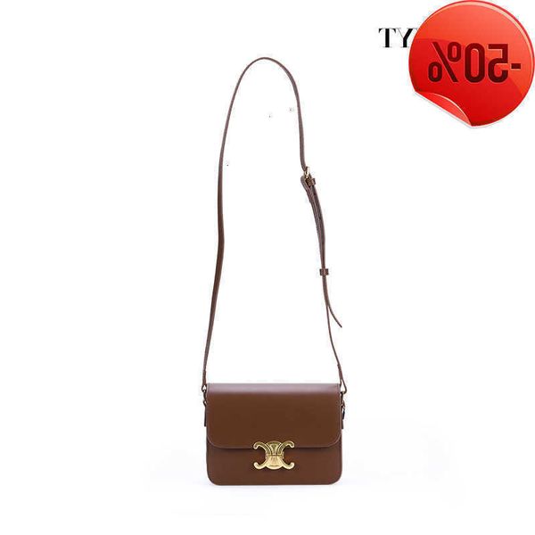 designer bag 2022 new triumphal arch saddle leather one shoulder box msenger lisa same small square bean tofu factory direct sale
designer bag 2022 new triumphal arch saddle leather one shoulder box msenger lisa same small square bean tofu factory direct sale