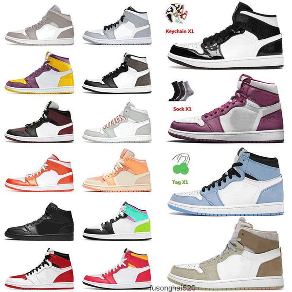 og jumpman 1 1s mens women basketball shoes carbon fiber atmosphere hand crafted mid se electro orange wolf grey aluminum sneakers jordon, Black
og jumpman 1 1s mens women basketball shoes carbon fiber atmosphere hand crafted mid se electro orange wolf grey aluminum sneakers jordon, Black