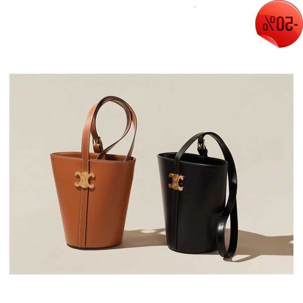 designer bag bucket triumphal arch 2022 new women's leather niche dign high-grade hand bill of lading shoulder factory direct sale
designer bag bucket triumphal arch 2022 new women's leather niche dign high-grade hand bill of lading shoulder factory direct sale