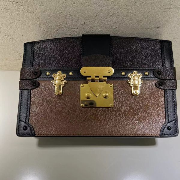 fashion designer women's bag leather color matching chain armpit single shoulder oblique span retro manhattan small square bag horsebit
fashion designer women's bag leather color matching chain armpit single shoulder oblique span retro manhattan small square bag horsebit